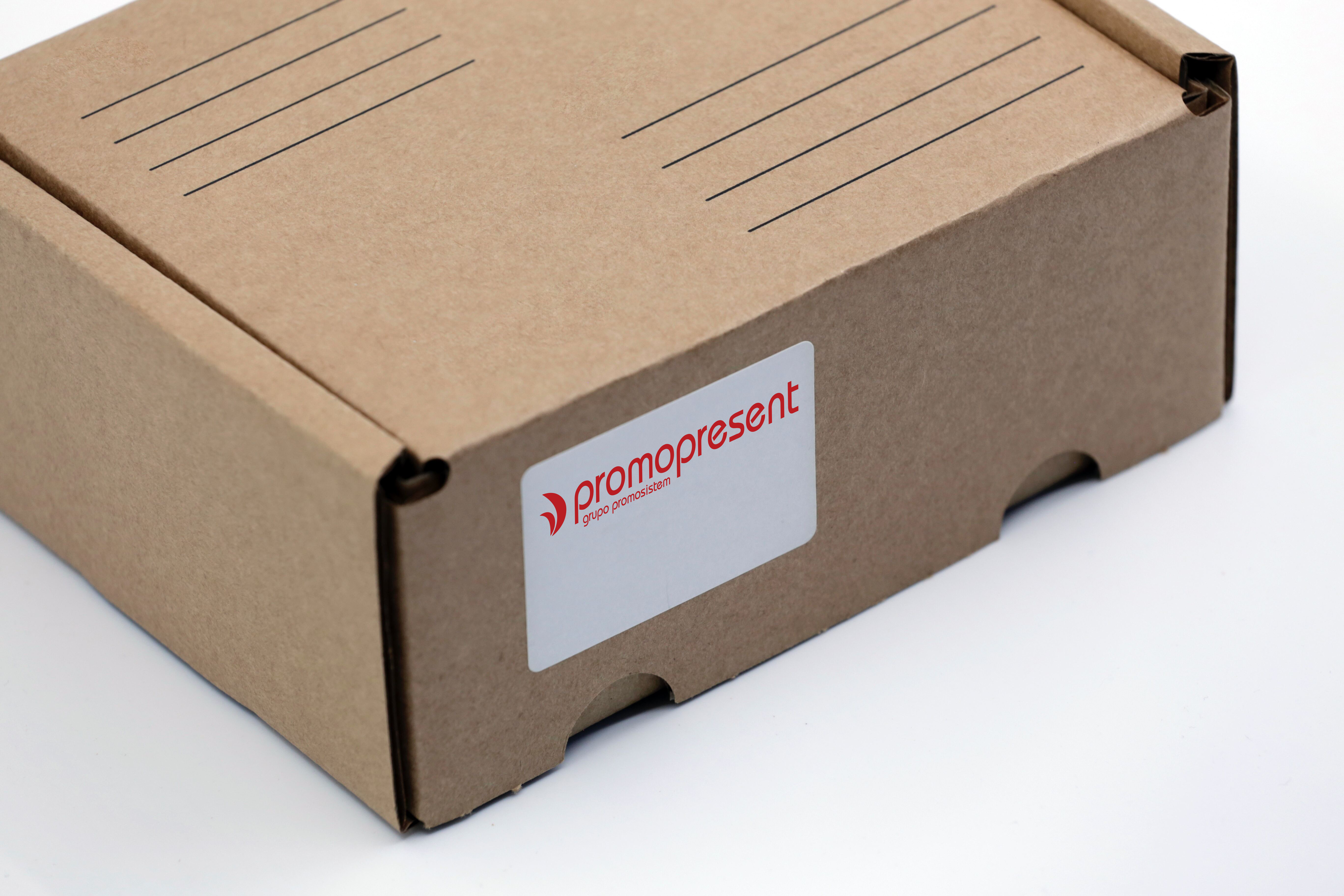 caja de cartón realizada con materiales sostenibles